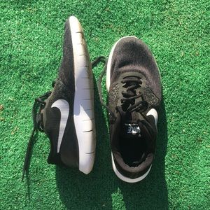 Nike flex contact sneakers